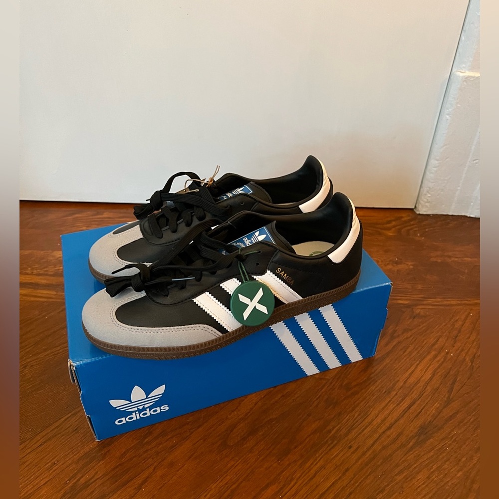 adidas Samba Vegan black gum. Never worn, bought on stockx

 Women’s 8.5 Men’s 7
